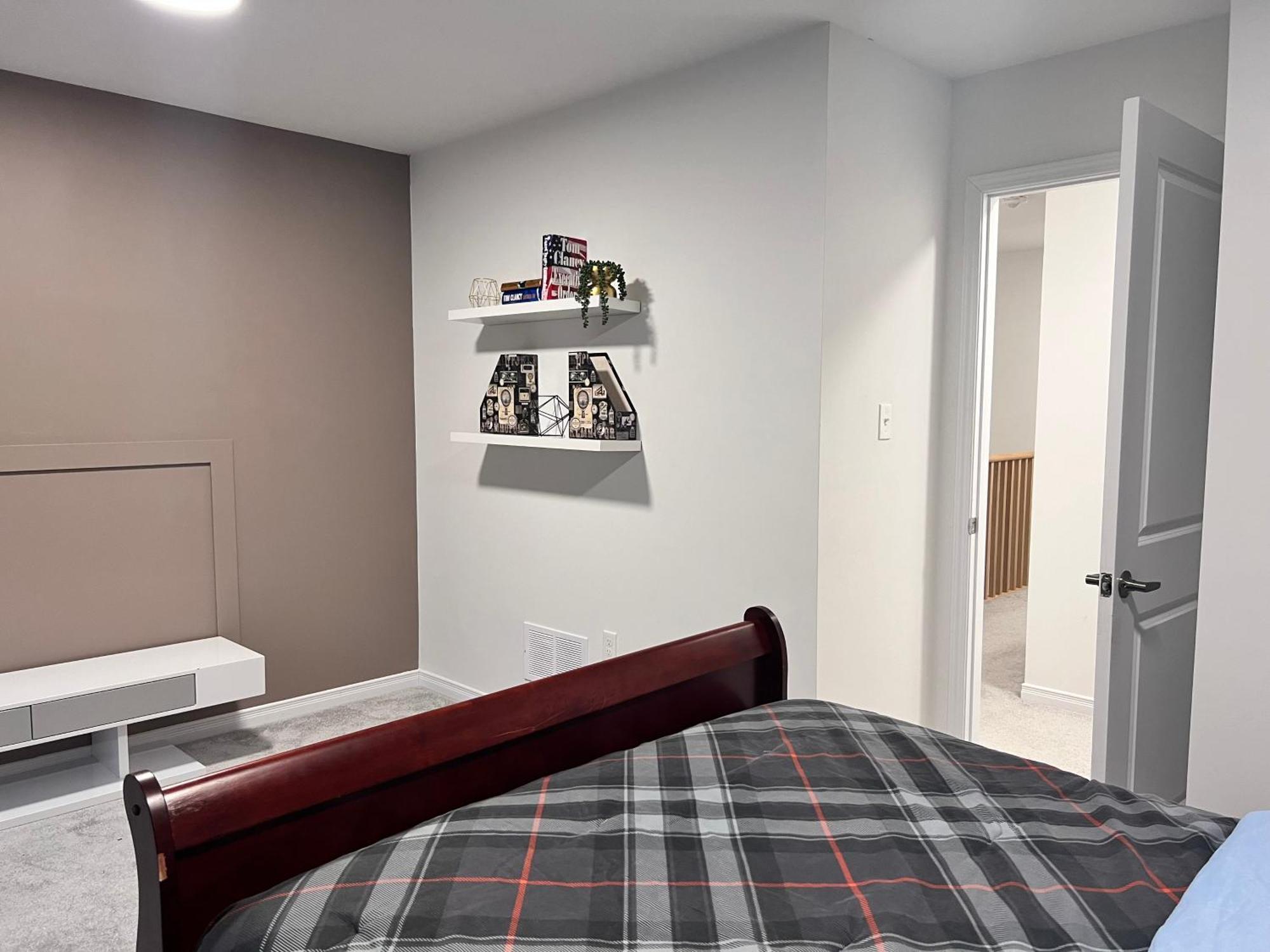 Spacious 4-Bedroom Home, Comfortably Sleeps 10 Barrie Exterior foto